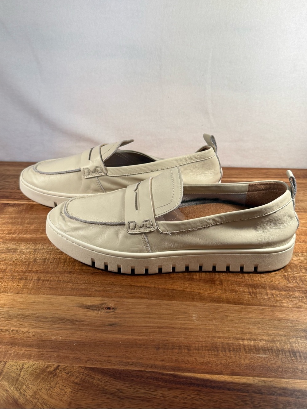 Vionic Uptown Leather Loafers Cream Size 10 - Picture 4 of 11